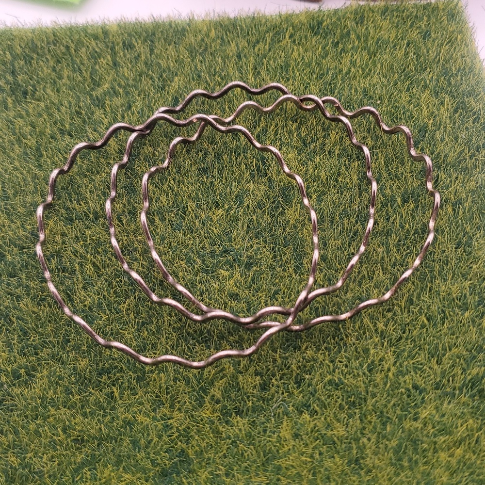 Wavy Silver Tone Ruffle Stack Bracelets B3403 - Picture 2 of 3